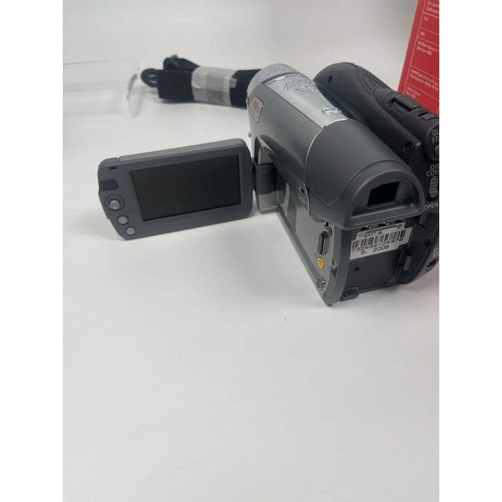 Canon DC330 DVD Camcorder Kit NTSC MegaPixel DIGIC DV II Carrying Case New